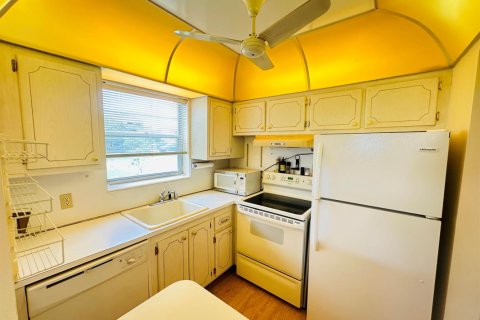 Condo in Deerfield Beach, Florida, 1 bedroom  № 2190561 - photo 8
