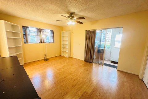 Condo in Deerfield Beach, Florida, 1 bedroom  № 2190561 - photo 12
