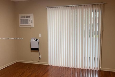 Снять в аренду кондоминиум в Уэст-Палм-Бич, Флорида 1 спальня, 52.95м2, № 1957878 - фото 3