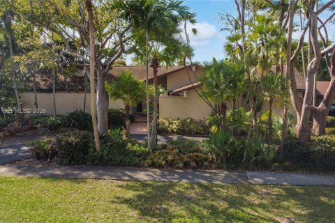 Дом в Майами, Флорида 4 спальни, 294.41м2 № 2048039