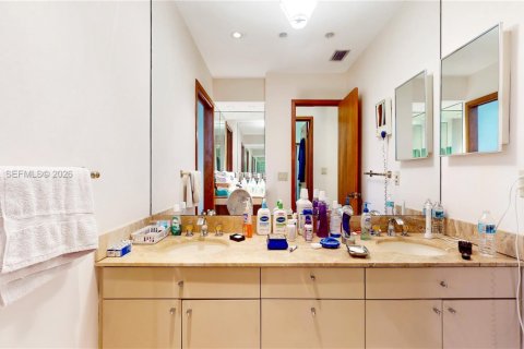 Купить виллу или дом в Майами, Флорида 4 спальни, 294.41м2, № 2048039 - фото 17