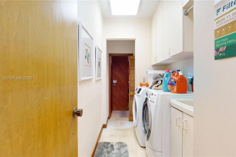 Купить виллу или дом в Майами, Флорида 4 спальни, 294.41м2, № 2048039 - фото 30