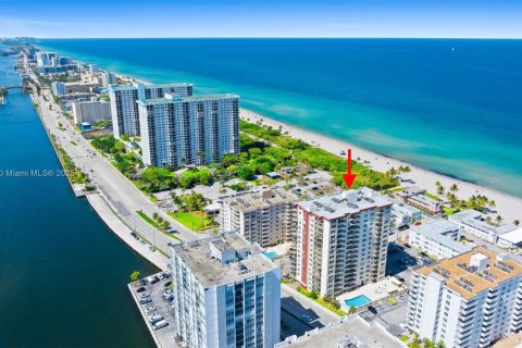 Copropriété à vendre à Hollywood, Floride: 2 chambres, 128.21 m2 № 1753059 - photo 26