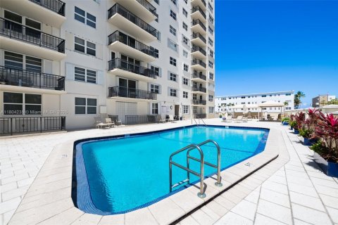 Copropriété à vendre à Hollywood, Floride: 2 chambres, 128.21 m2 № 1753059 - photo 25