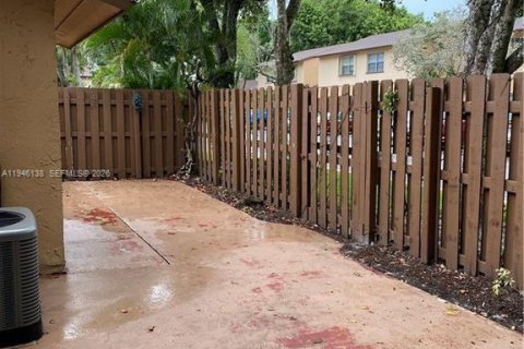 Villa ou maison à louer à Plantation, Floride: 2 chambres, 93.92 m2 № 2002733 - photo 10