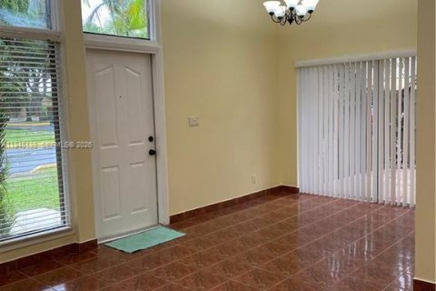 Villa ou maison à louer à Plantation, Floride: 2 chambres, 93.92 m2 № 2002733 - photo 2