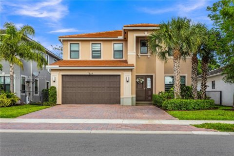 Villa ou maison à louer à Lake Worth, Floride: 5 chambres, 276.48 m2 № 2070003 - photo 1