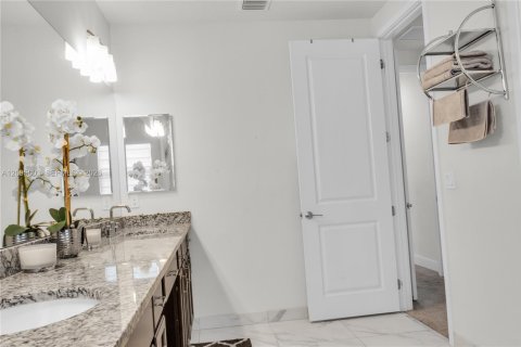Villa ou maison à louer à Lake Worth, Floride: 5 chambres, 276.48 m2 № 2070003 - photo 18
