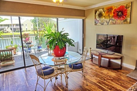 Condo in Lutz, Florida, 2 bedrooms № 2093999 - photo 8