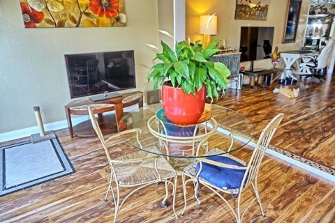 Condo in Lutz, Florida, 2 bedrooms № 2093999 - photo 11