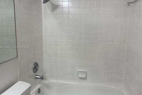 Купить кондоминиум в Плантация, Флорида 1 спальня, 74.79м2, № 2012049 - фото 10