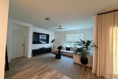 House in Haines City, Florida 4 bedrooms, 173.45 sq.m. № 2214184 - photo 6