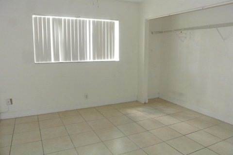 Copropriété à louer à Tamarac, Floride: 2 chambres, 100.43 m2 № 2395124 - photo 4