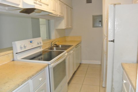 Copropriété à louer à Tamarac, Floride: 2 chambres, 100.43 m2 № 2395124 - photo 3