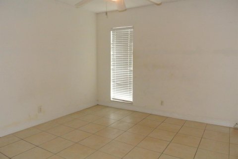 Copropriété à louer à Tamarac, Floride: 2 chambres, 100.43 m2 № 2395124 - photo 6