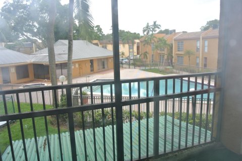 Copropriété à louer à Tamarac, Floride: 2 chambres, 100.43 m2 № 2395124 - photo 8
