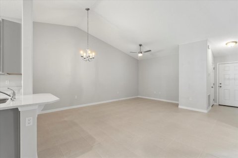 Commercial property in Palm Coast, Florida 6 bedrooms, 191.38 sq.m. № 1620419 - photo 13