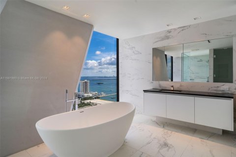 Condo in Miami, Florida, 4 bedrooms  № 1864387 - photo 22