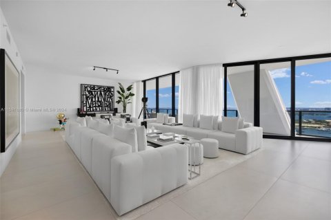 Condo in Miami, Florida, 4 bedrooms  № 1864387 - photo 3