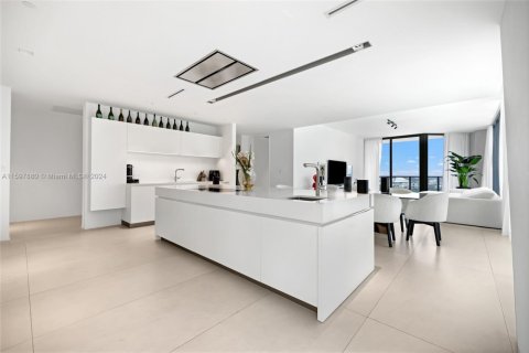 Condo in Miami, Florida, 4 bedrooms  № 1864387 - photo 25
