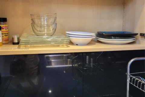 Condominio en venta en Hallandale Beach, Florida, 1 dormitorio, 120.77 m2 № 1993922 - foto 23