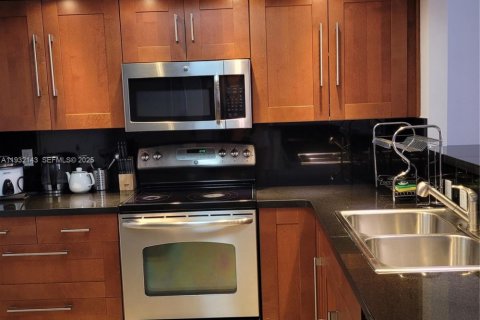 Condominio en venta en Hallandale Beach, Florida, 1 dormitorio, 120.77 m2 № 1993922 - foto 16