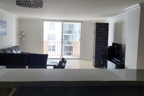Condominio en venta en Hallandale Beach, Florida, 1 dormitorio, 120.77 m2 № 1993922 - foto 15