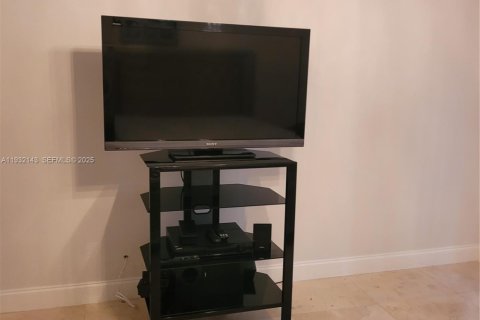 Condominio en venta en Hallandale Beach, Florida, 1 dormitorio, 120.77 m2 № 1993922 - foto 26