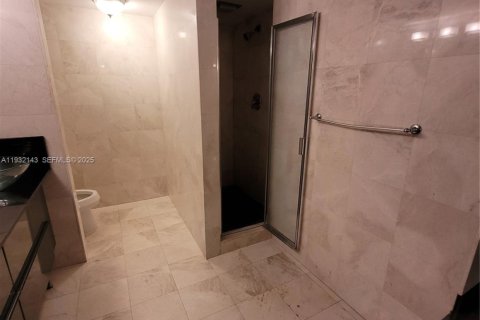 Condominio en venta en Hallandale Beach, Florida, 1 dormitorio, 120.77 m2 № 1993922 - foto 27