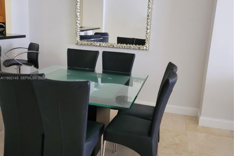 Condominio en venta en Hallandale Beach, Florida, 1 dormitorio, 120.77 m2 № 1993922 - foto 12