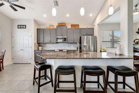 House in Wesley Chapel, Florida 3 bedrooms, 163.6 sq.m. № 1876901 - photo 6