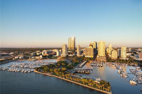 Condo à Saint Petersburg, Floride, 3 chambres  № 2364581
