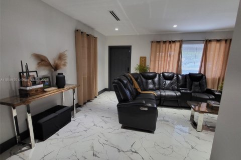 Villa ou maison à vendre à Miramar, Floride: 2 chambres № 1766593 - photo 16
