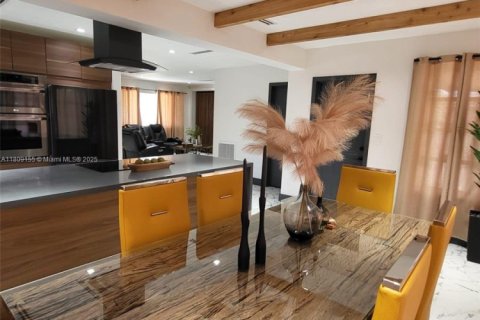 Villa ou maison à vendre à Miramar, Floride: 2 chambres № 1766593 - photo 3