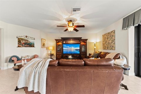 House in Venice, Florida 4 bedrooms, 256.13 sq.m. № 2201659 - photo 10