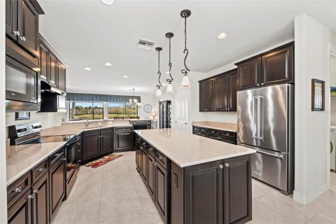 House in Venice, Florida 4 bedrooms, 256.13 sq.m. № 2201659 - photo 28