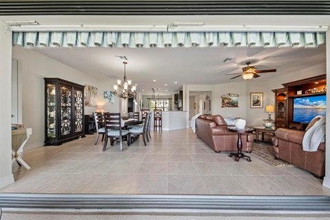 House in Venice, Florida 4 bedrooms, 256.13 sq.m. № 2201659 - photo 18