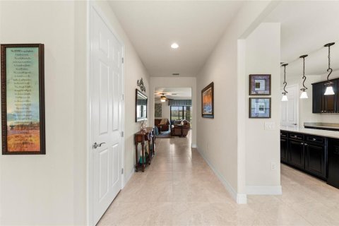 House in Venice, Florida 4 bedrooms, 256.13 sq.m. № 2201659 - photo 8