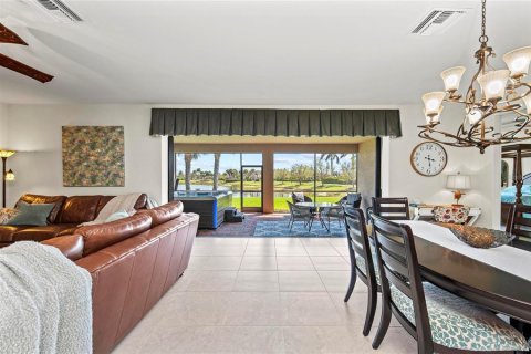 House in Venice, Florida 4 bedrooms, 256.13 sq.m. № 2201659 - photo 20