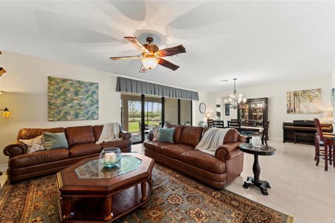 House in Venice, Florida 4 bedrooms, 256.13 sq.m. № 2201659 - photo 12