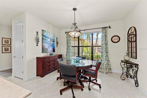 House in Venice, Florida 4 bedrooms, 256.13 sq.m. № 2201659 - photo 30