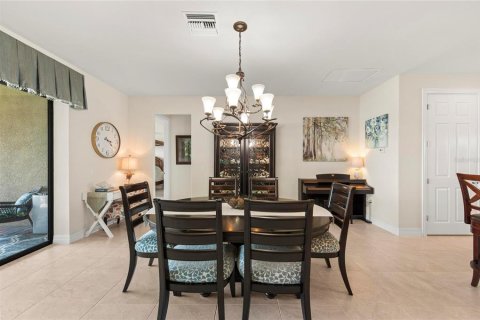 House in Venice, Florida 4 bedrooms, 256.13 sq.m. № 2201659 - photo 15