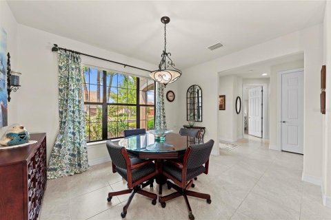 House in Venice, Florida 4 bedrooms, 256.13 sq.m. № 2201659 - photo 29