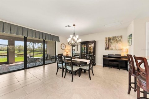 House in Venice, Florida 4 bedrooms, 256.13 sq.m. № 2201659 - photo 14