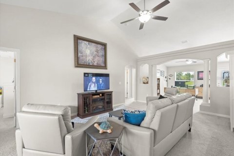 House in Weeki Wachee, Florida 4 bedrooms, 200.95 sq.m. № 1801448 - photo 15