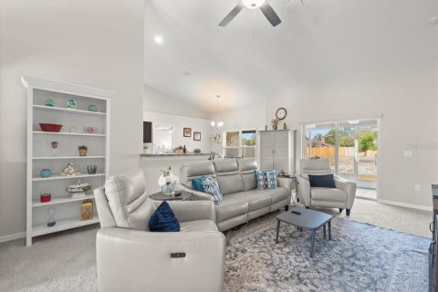 House in Weeki Wachee, Florida 4 bedrooms, 200.95 sq.m. № 1801448 - photo 13