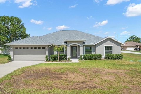 House in Weeki Wachee, Florida 4 bedrooms, 200.95 sq.m. № 1801448 - photo 1