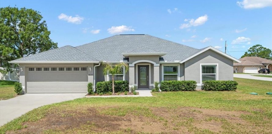 House in Weeki Wachee, Florida 4 bedrooms, 200.95 sq.m. № 1801448