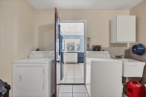 House in Englewood, Florida 2 bedrooms, 128.48 sq.m. № 1448310 - photo 22