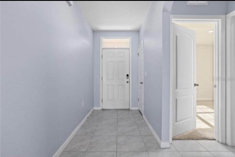 Villa ou maison à louer à Winter Haven, Floride: 4 chambres, 171.96 m2 № 2410379 - photo 2